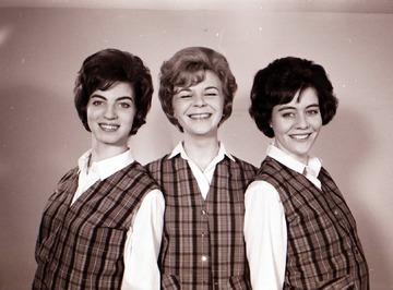University of Detroit Chorus Collection: Honeybees - 1964