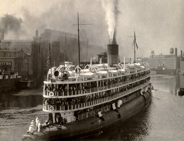 Christopher Columbus - Stern view, full of passengers at Chicago or Milwaukee, c.1920s.