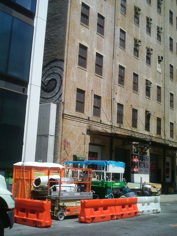 Building Gear and Hidden Painting. New York City, July 2017 