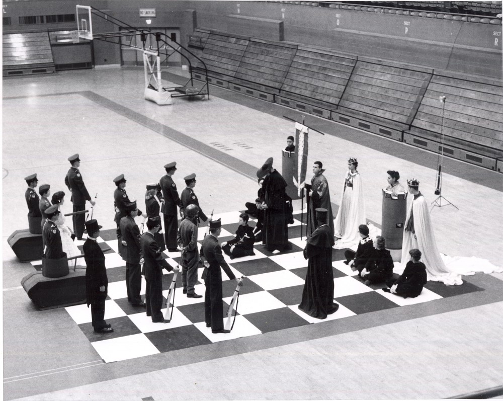 Human Chess In Real Life With 32 Real Humans As Pieces !! You Win Or Dié 